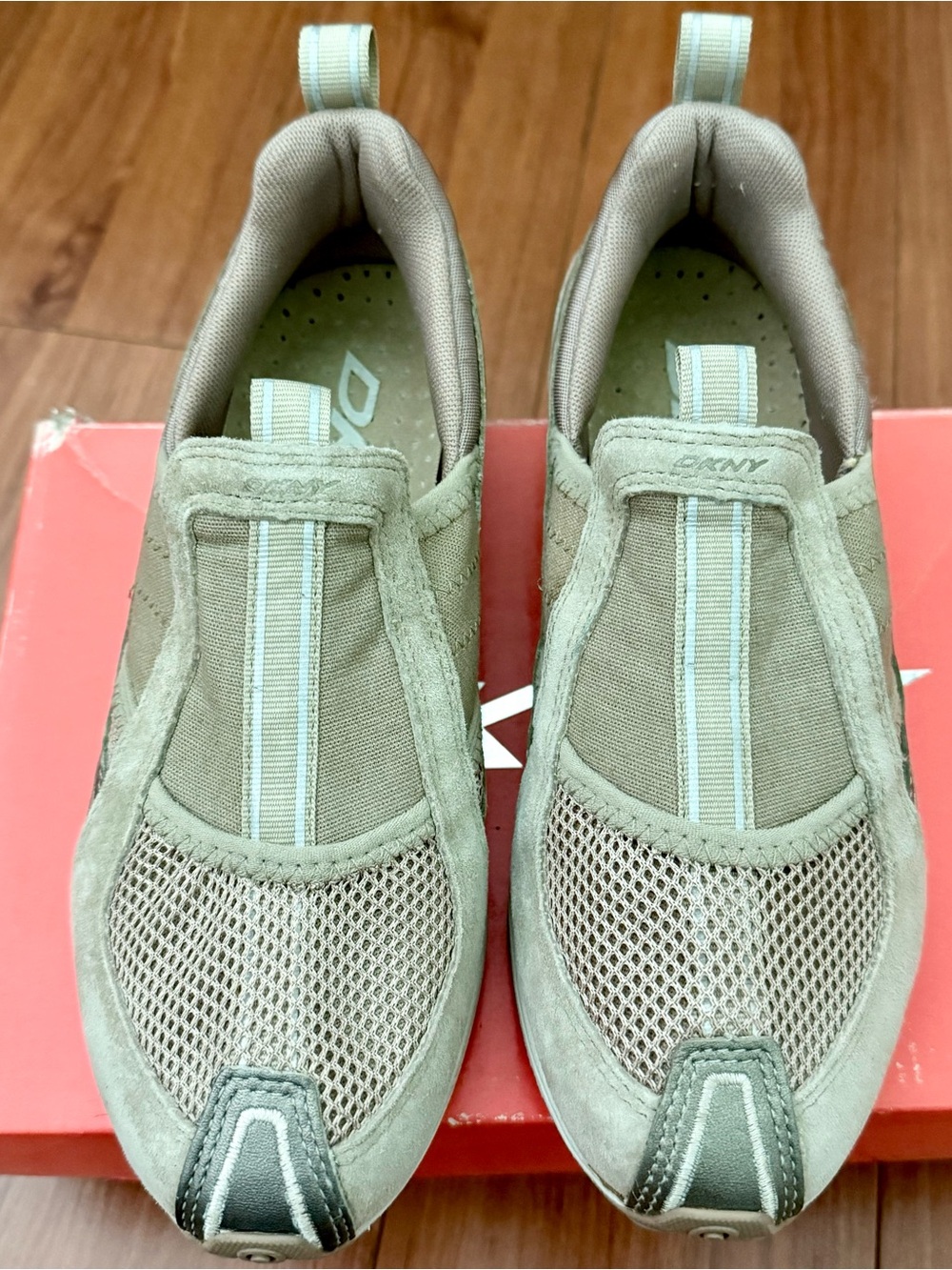 DKNY Women's Slip-On Sneakers❤️
